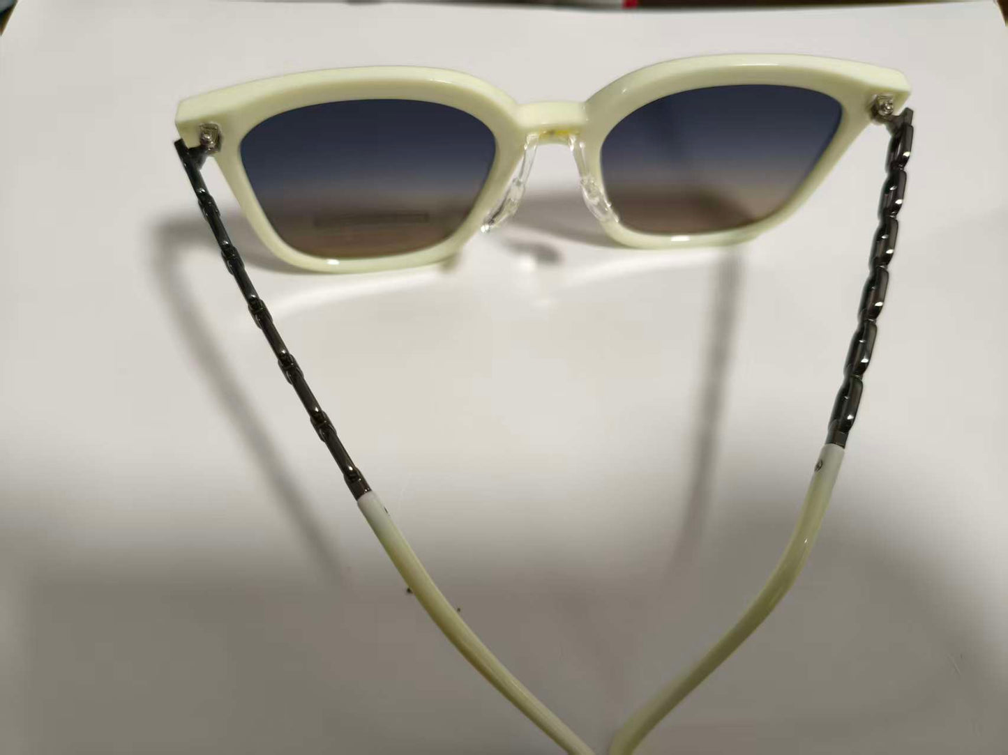 Polarized Anti Blue Light Sunglasses Women Cream Frame Chain Decor HD Outdoor Shades